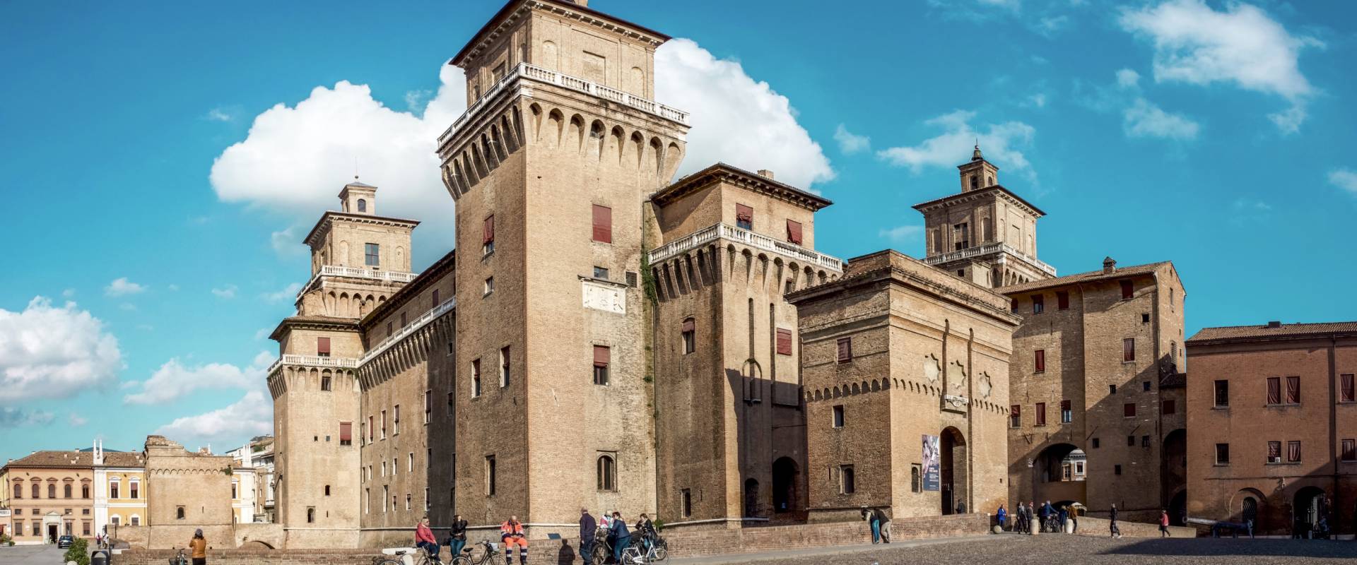 Ferrara -- Castello Estense photo by Vanni Lazzari